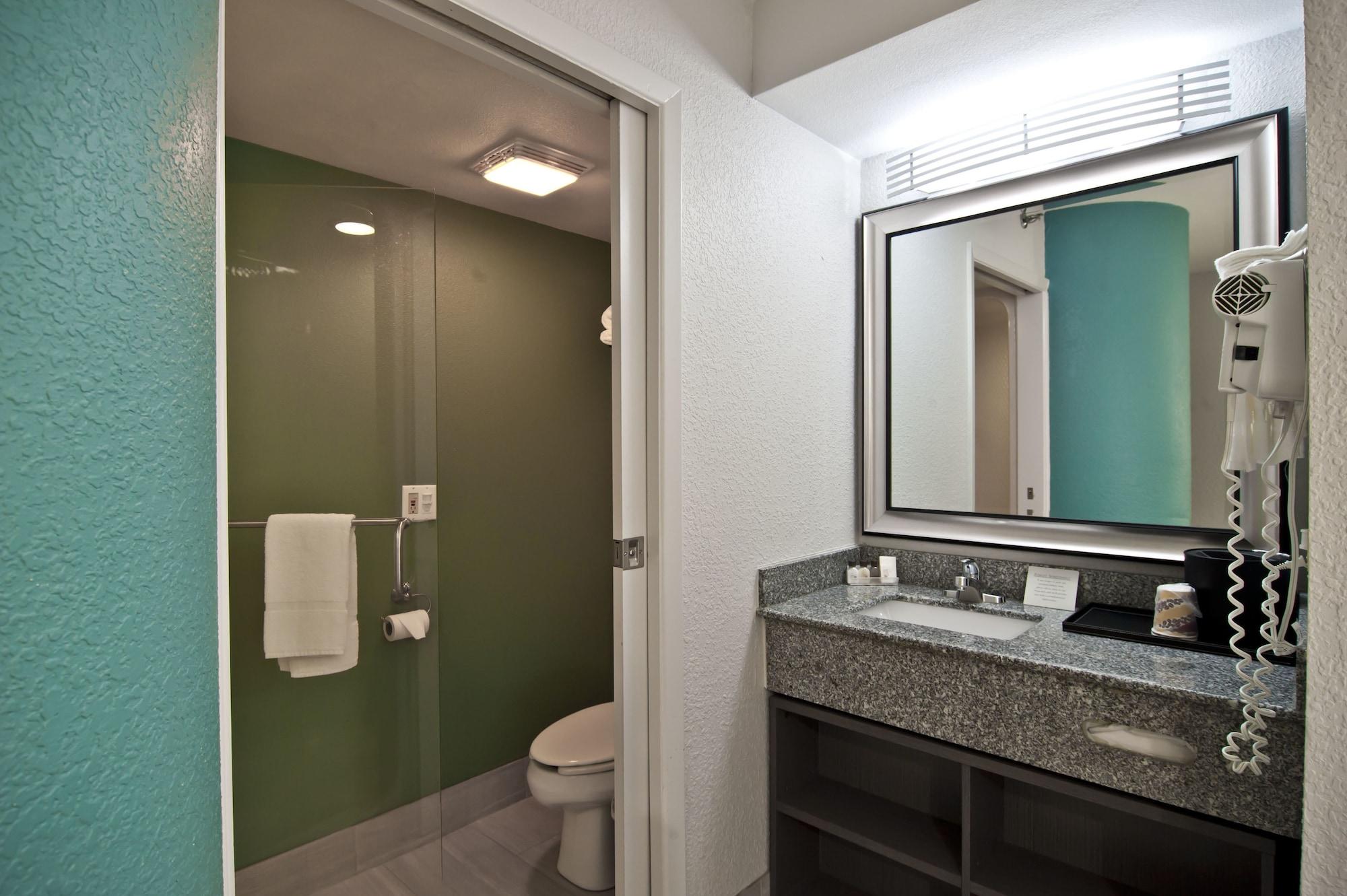 Inn At Clemson Bagian luar foto