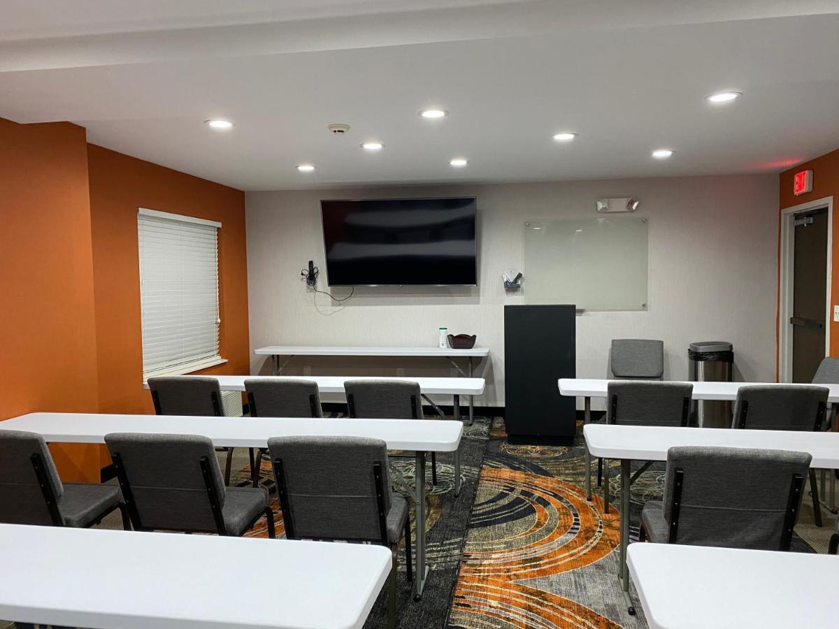 Inn At Clemson Bagian luar foto