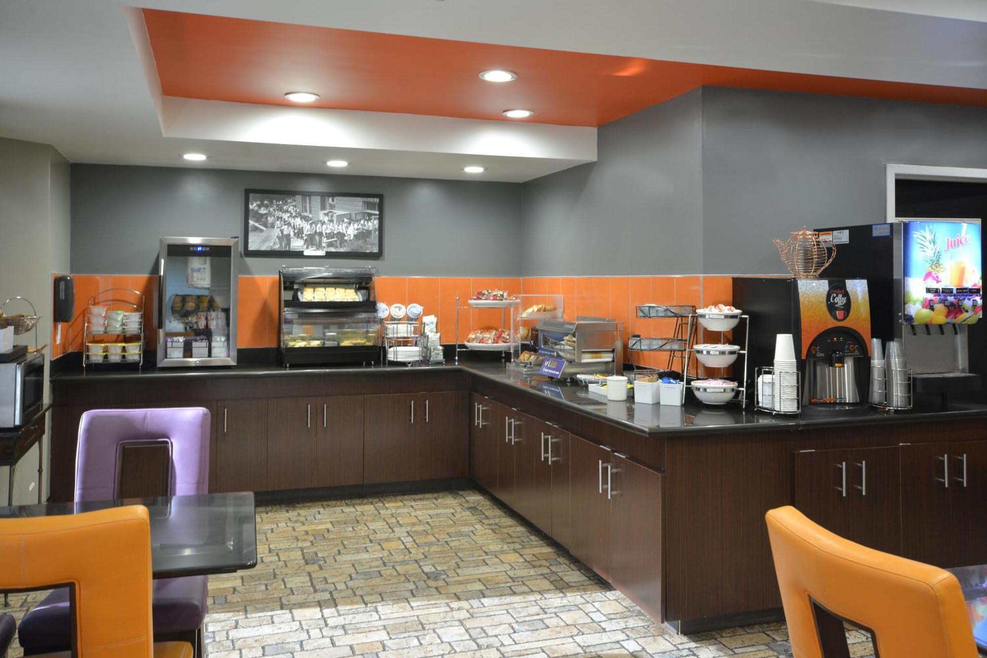 Inn At Clemson Bagian luar foto