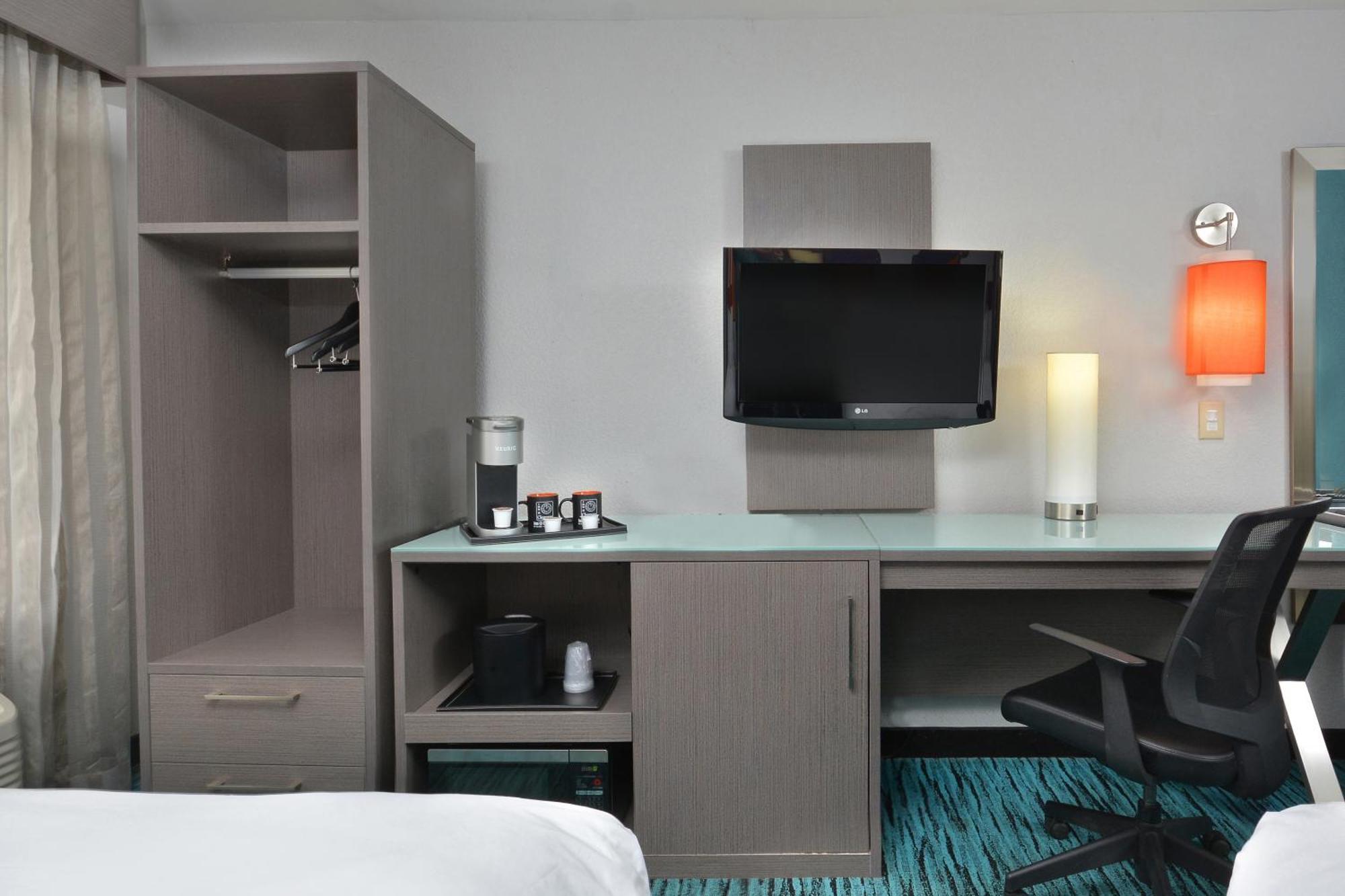 Inn At Clemson Bagian luar foto