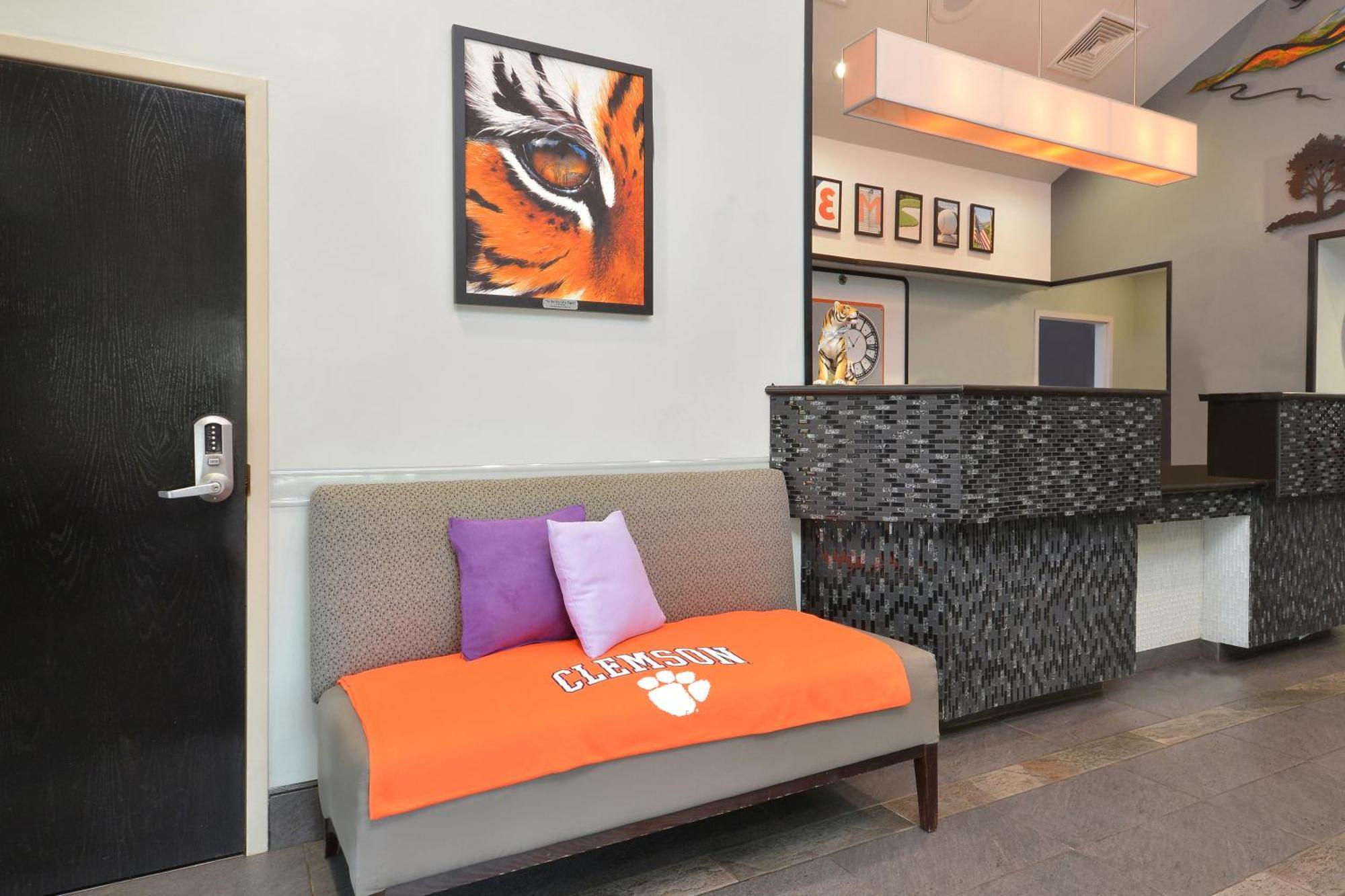 Inn At Clemson Bagian luar foto