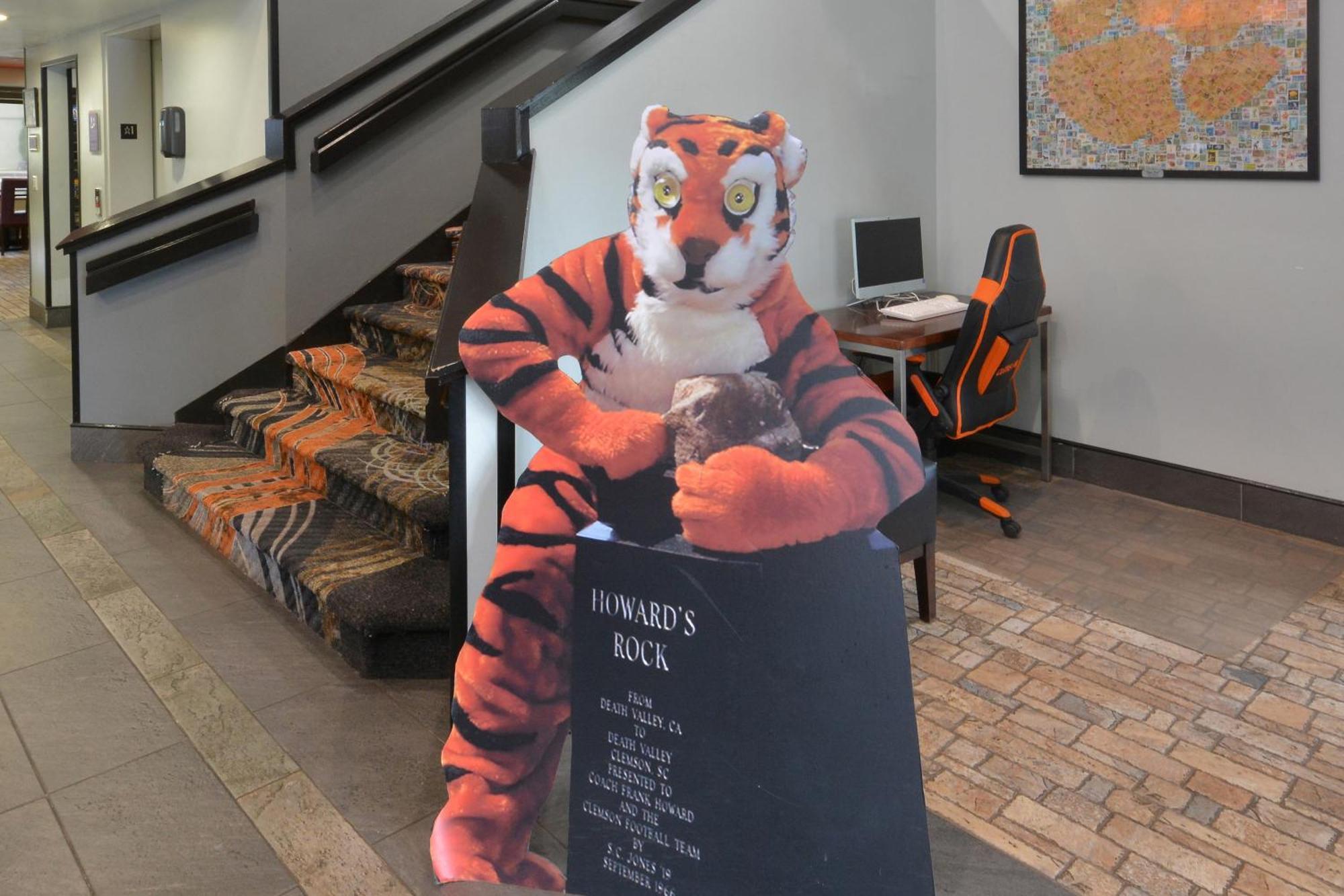 Inn At Clemson Bagian luar foto