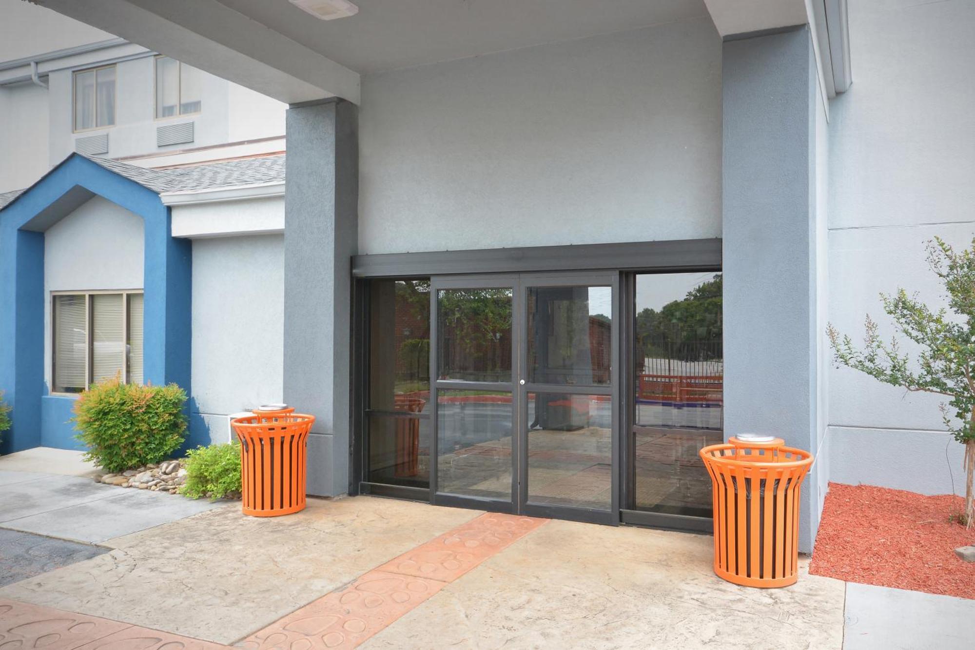 Inn At Clemson Bagian luar foto