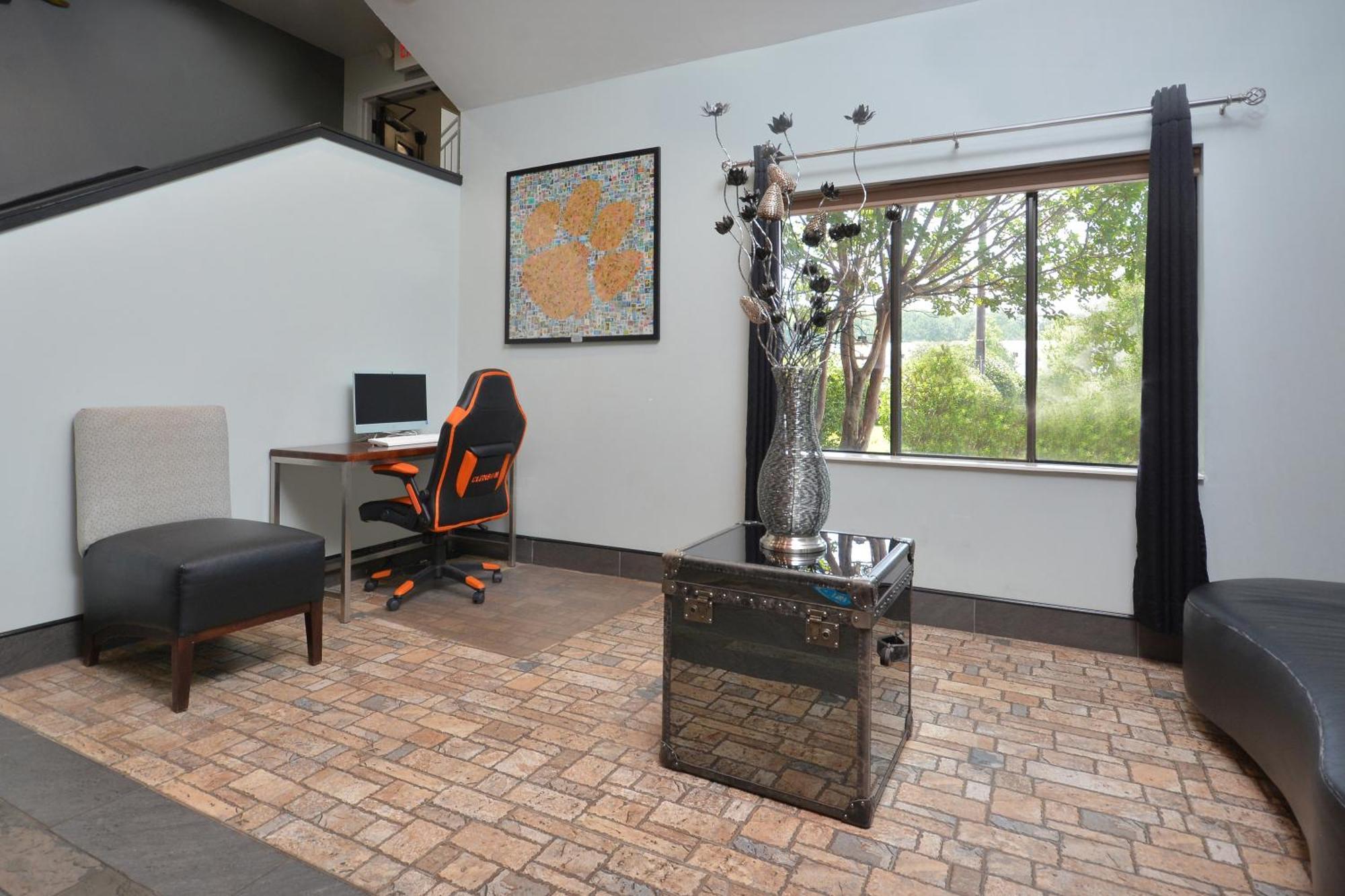 Inn At Clemson Bagian luar foto