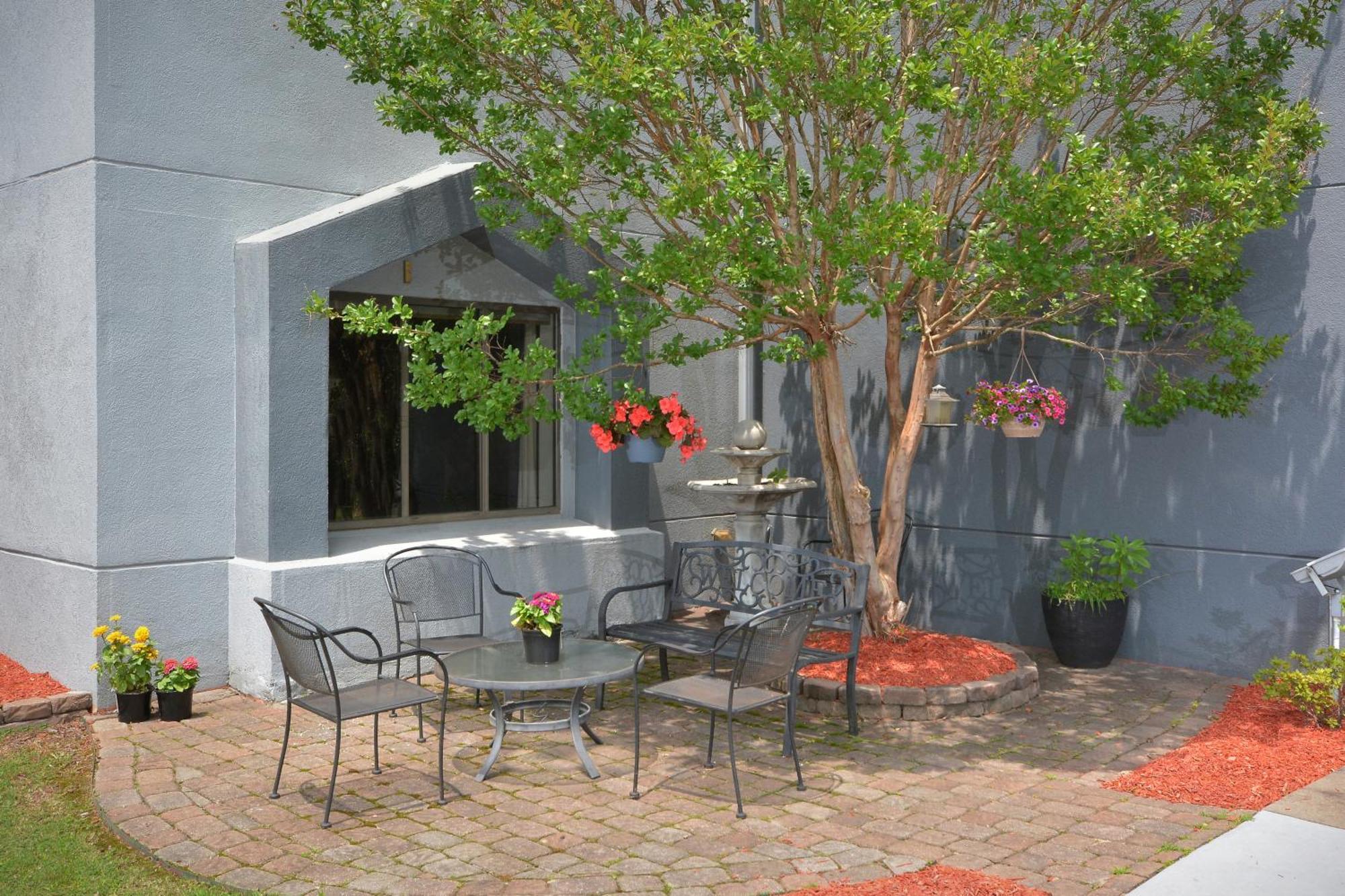 Inn At Clemson Bagian luar foto