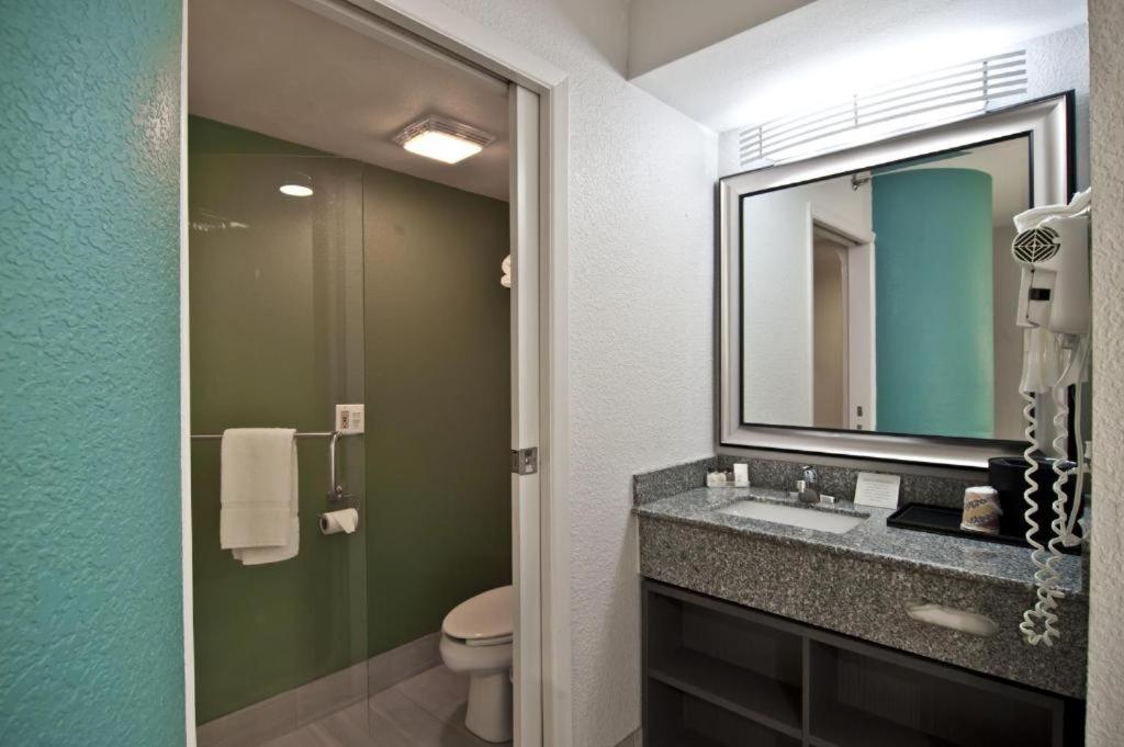 Inn At Clemson Bagian luar foto