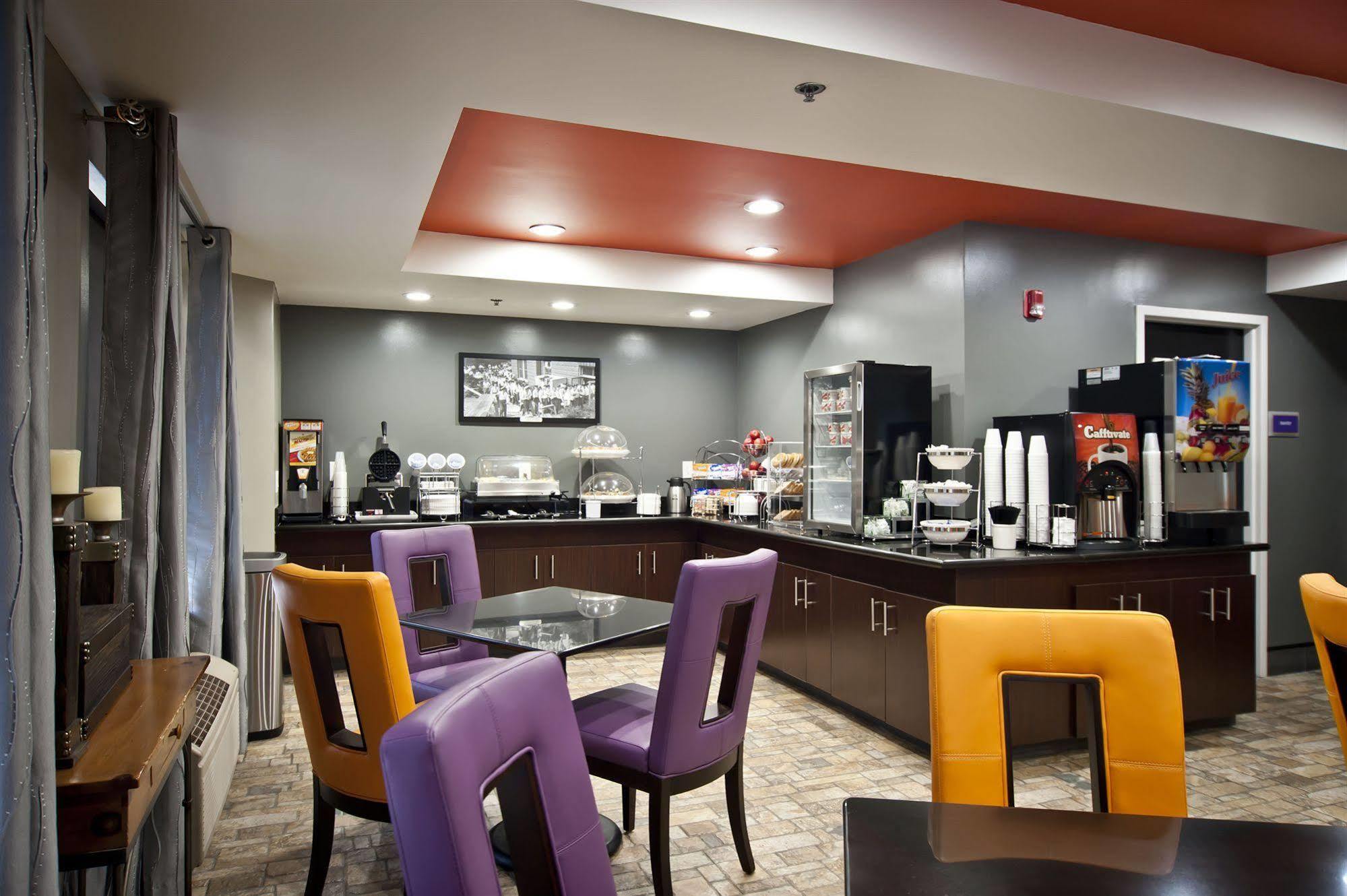 Inn At Clemson Bagian luar foto